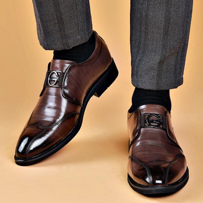Sapatos sociais de couro