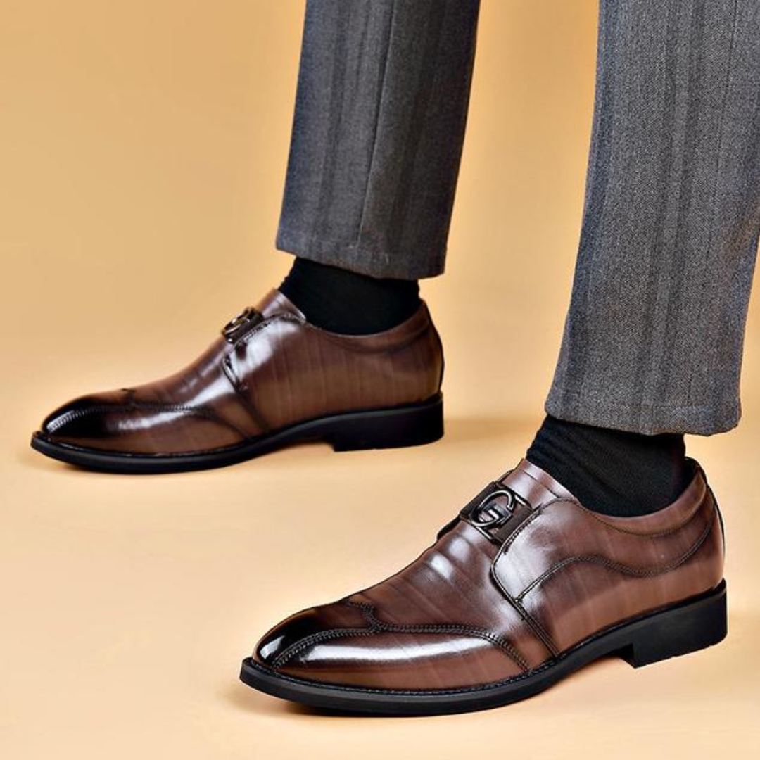 Sapatos sociais de couro