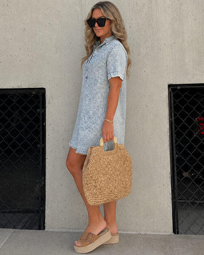 Vestido camiseiro lavado para mulher 