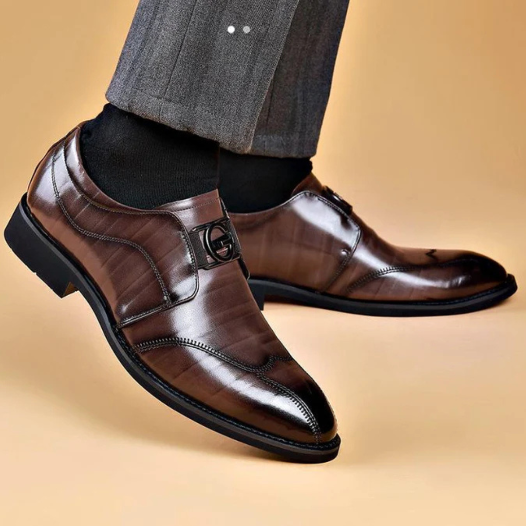 Sapatos sociais de couro