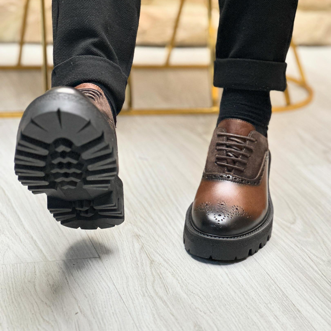 Sapatos Casuais Clássicos em Pele Genuína e Camurça para Homem© 