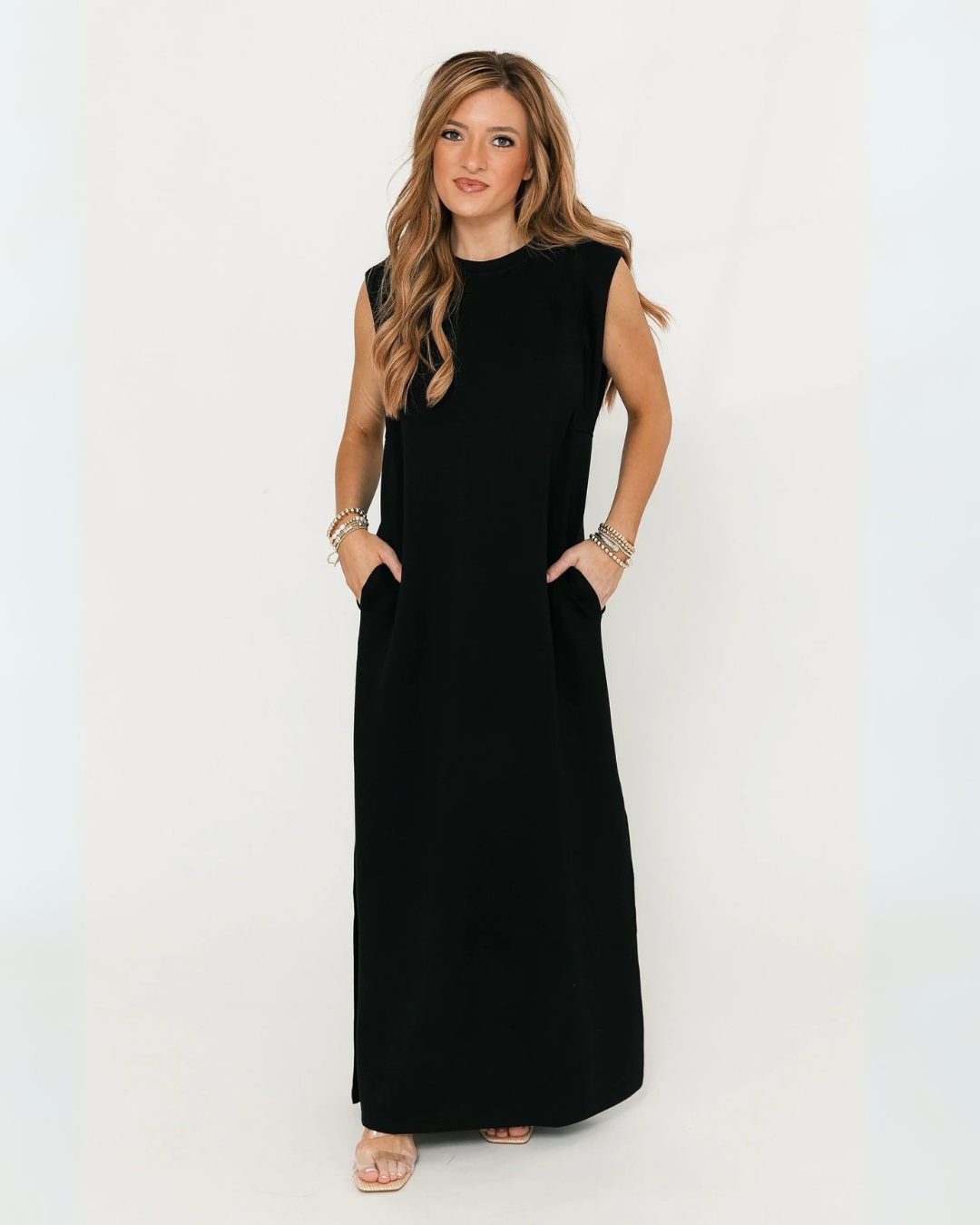 Vestido largo e ajustado com bolsos laterais 