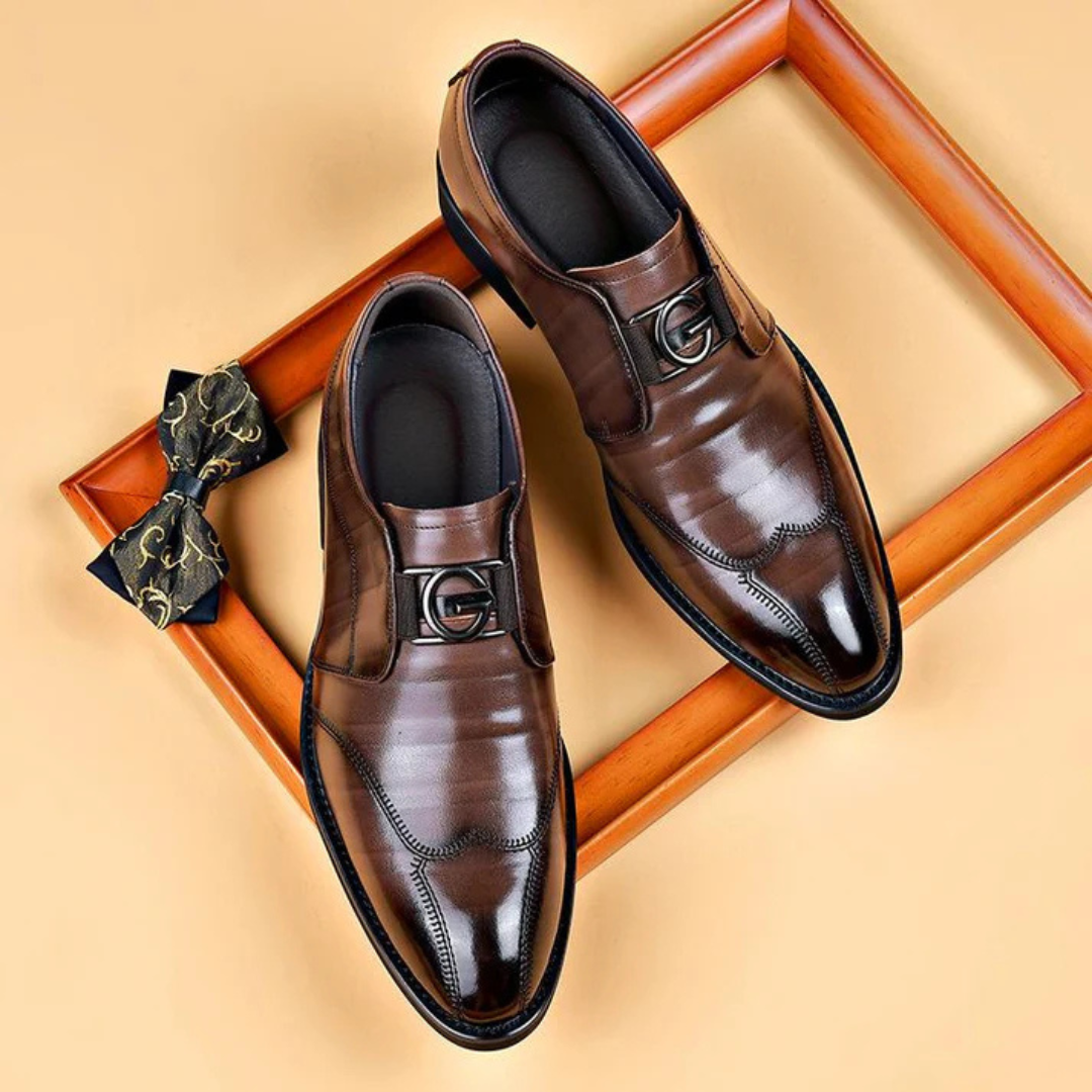 Sapatos sociais de couro