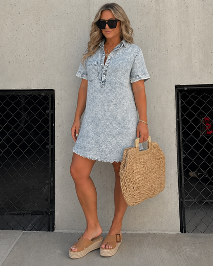Vestido camiseiro lavado para mulher 